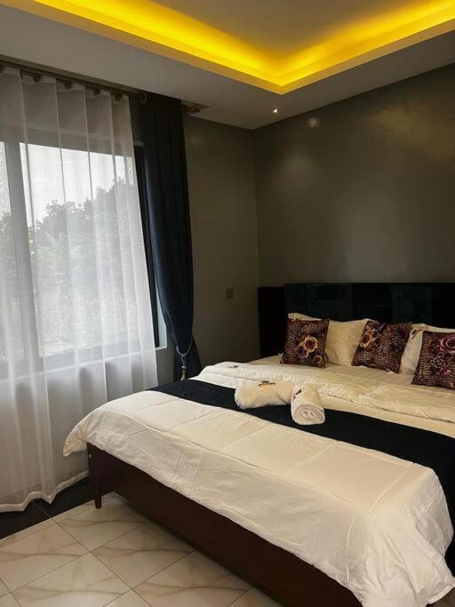Crown Elegance Suites