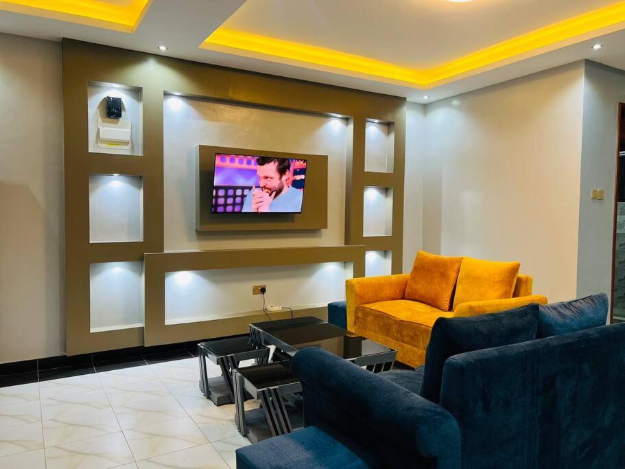 Crown Elegance Suites