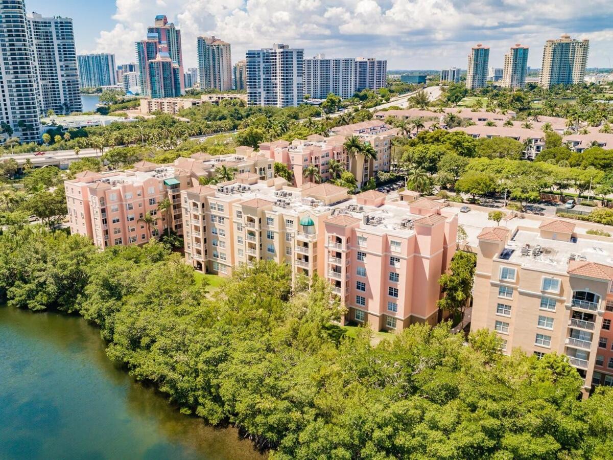 Uhost AI - 3BR Condo - Stunning Water Views