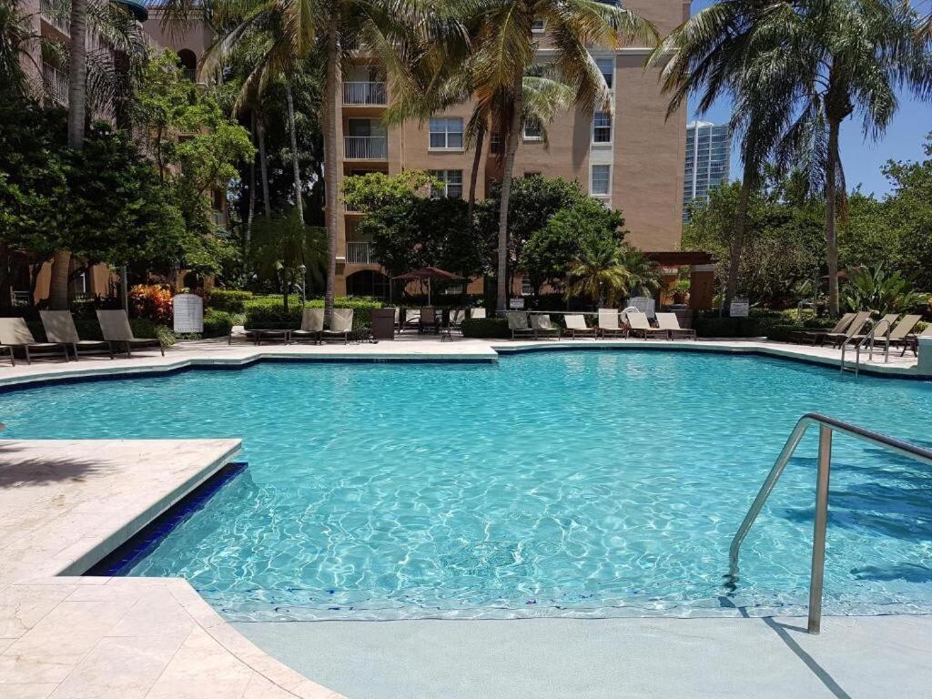 Uhost AI - 3BR Condo - Stunning Water Views