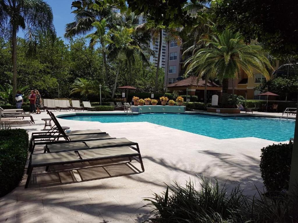 Uhost AI - 3BR Condo - Stunning Water Views