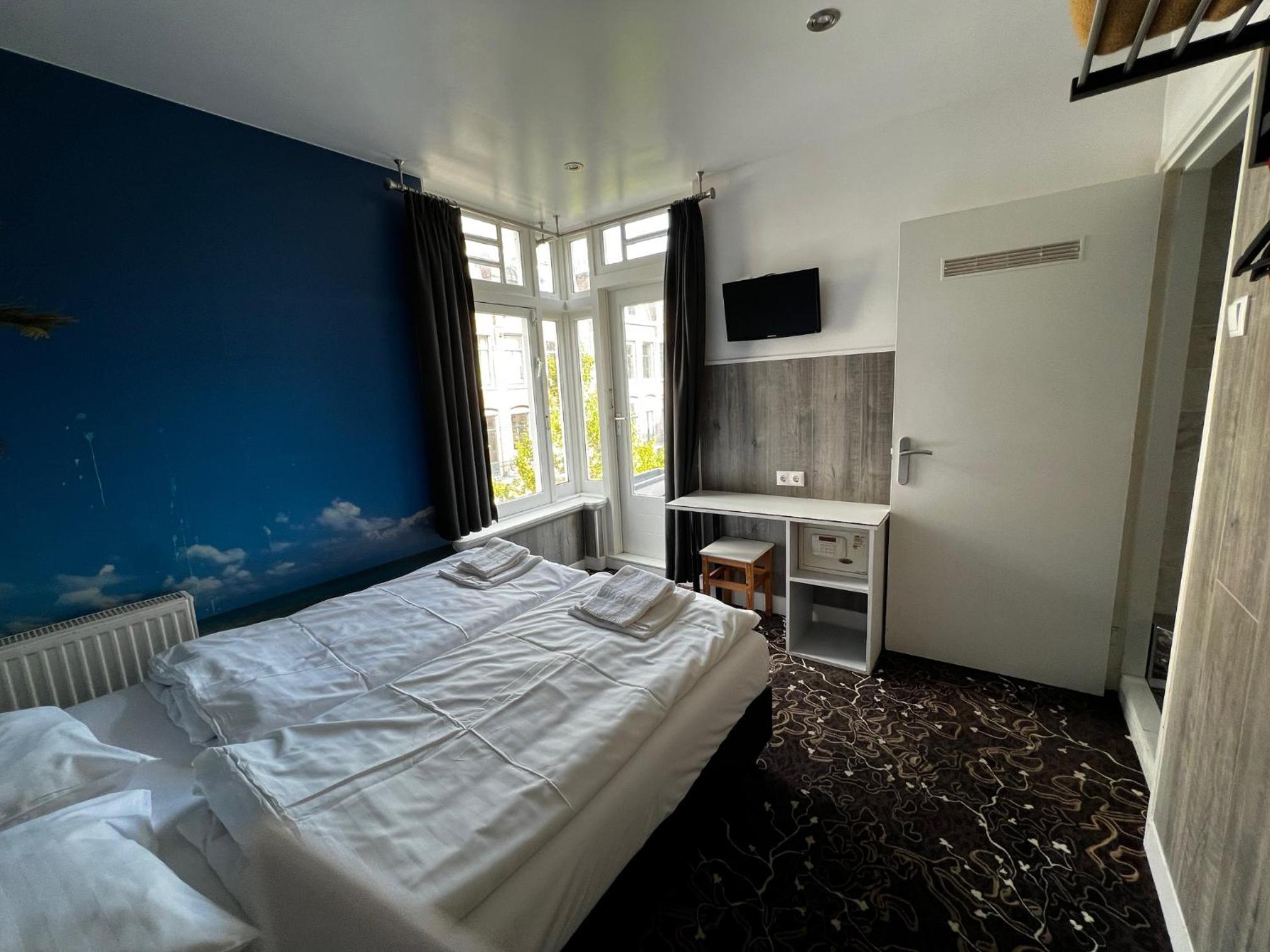 Budget Trianon Hotel