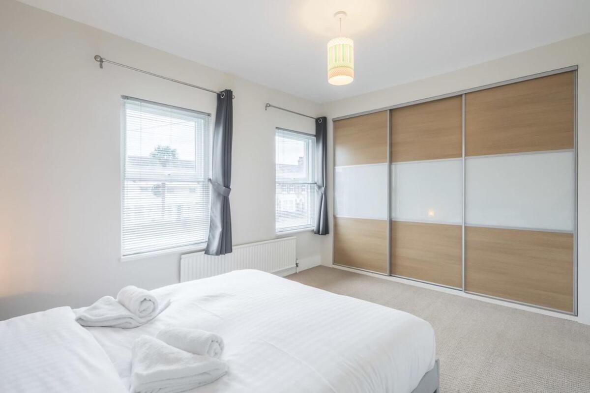 Superb Central 2 Bed Home view 3