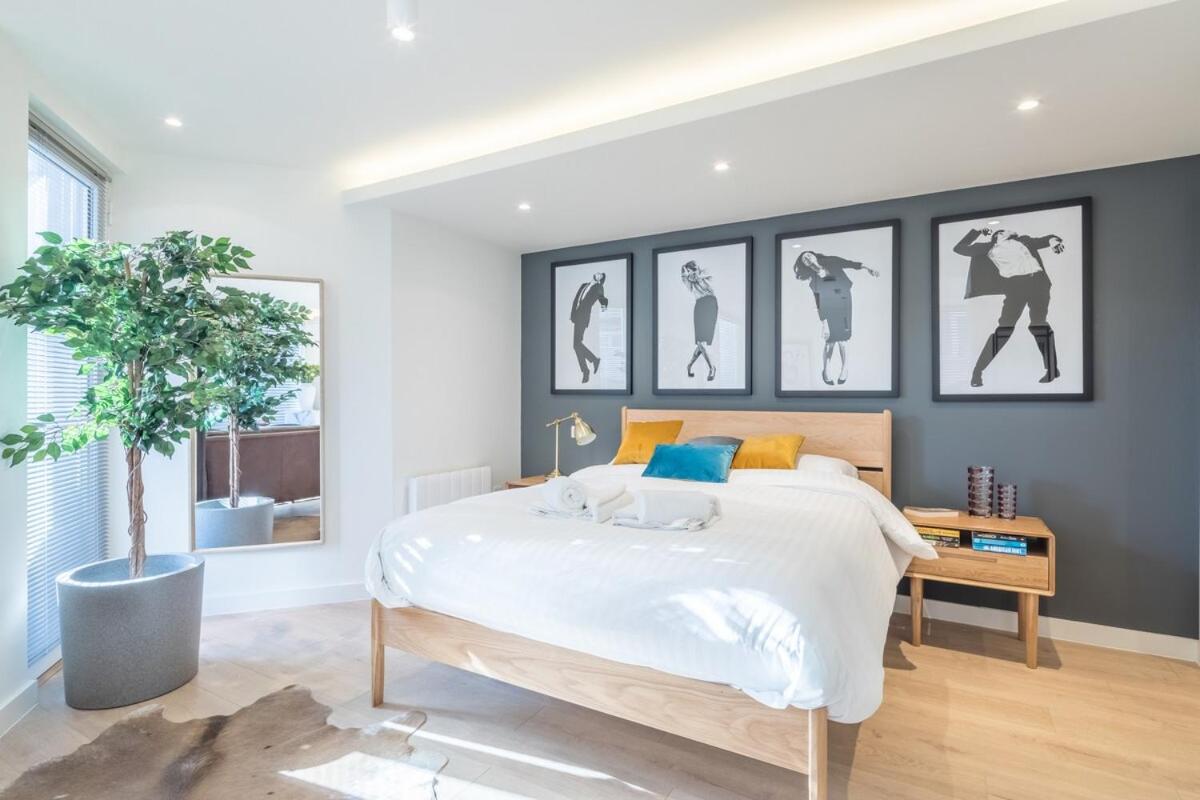 Luxury Central Riverside Apartment view 2