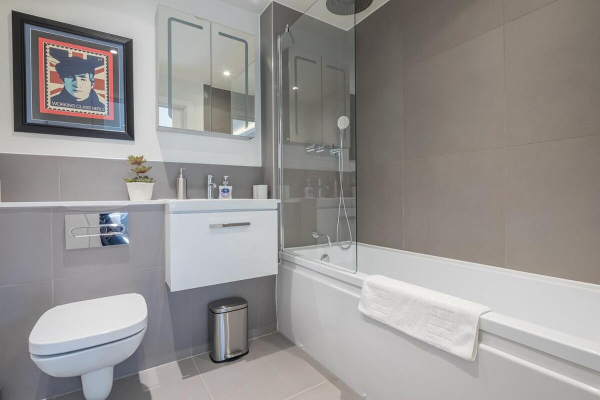 Luxury Central Riverside Apartment view 5