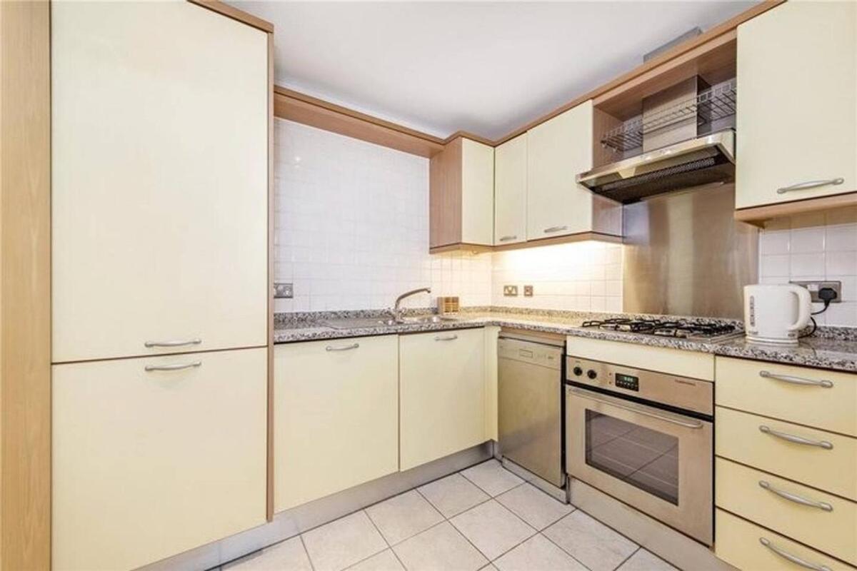 Large Luxurious CENTRAL Private Terrace - For 6