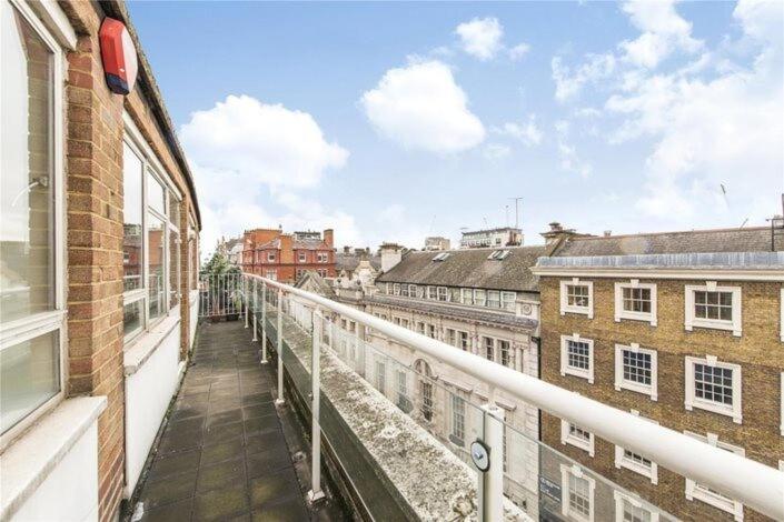 Large Luxurious CENTRAL Private Terrace - For 6
