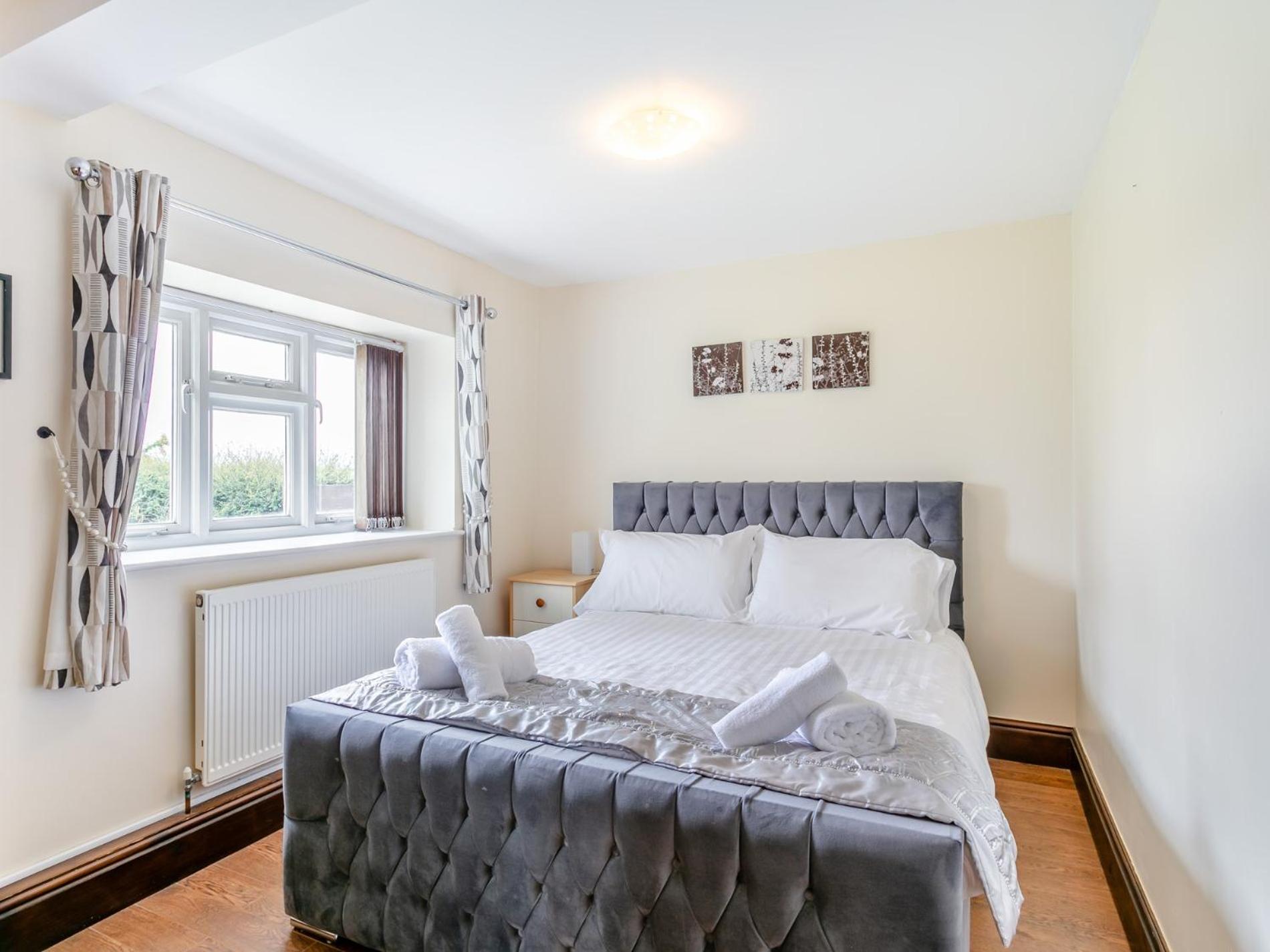 4 Bed in Barnstaple oc-eller view 3