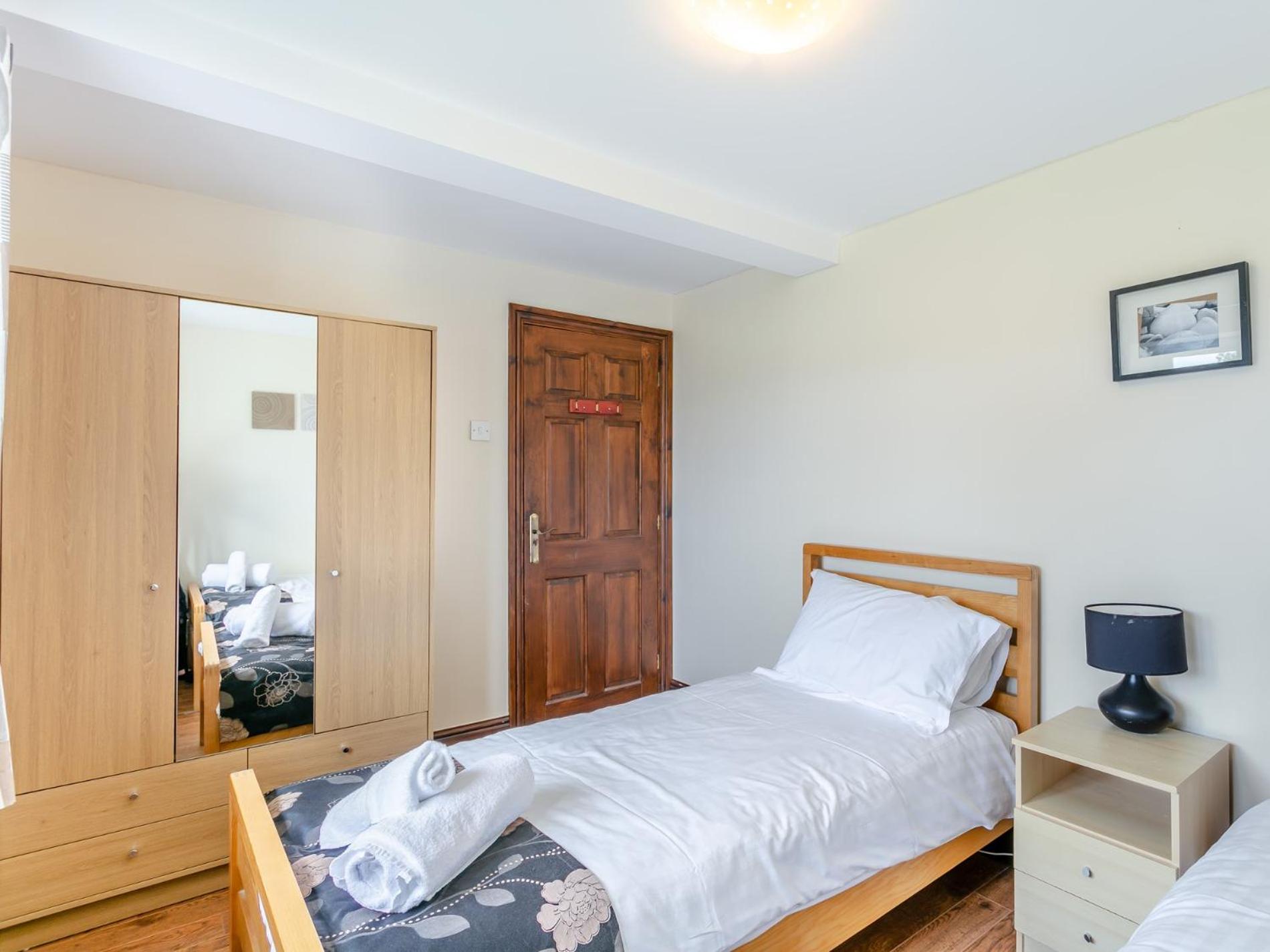 4 Bed in Barnstaple oc-eller view 5