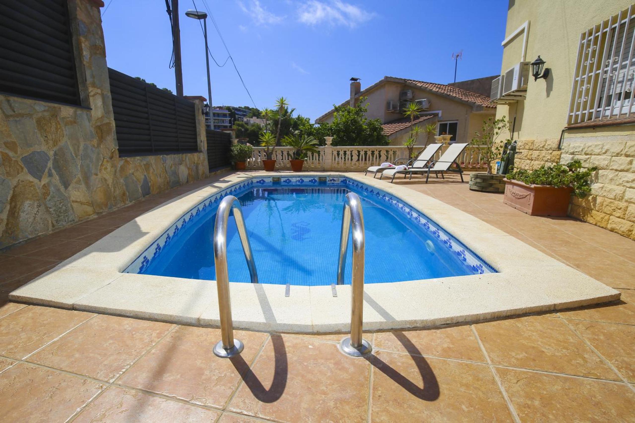 Pins Villa Planet Costa Dorada