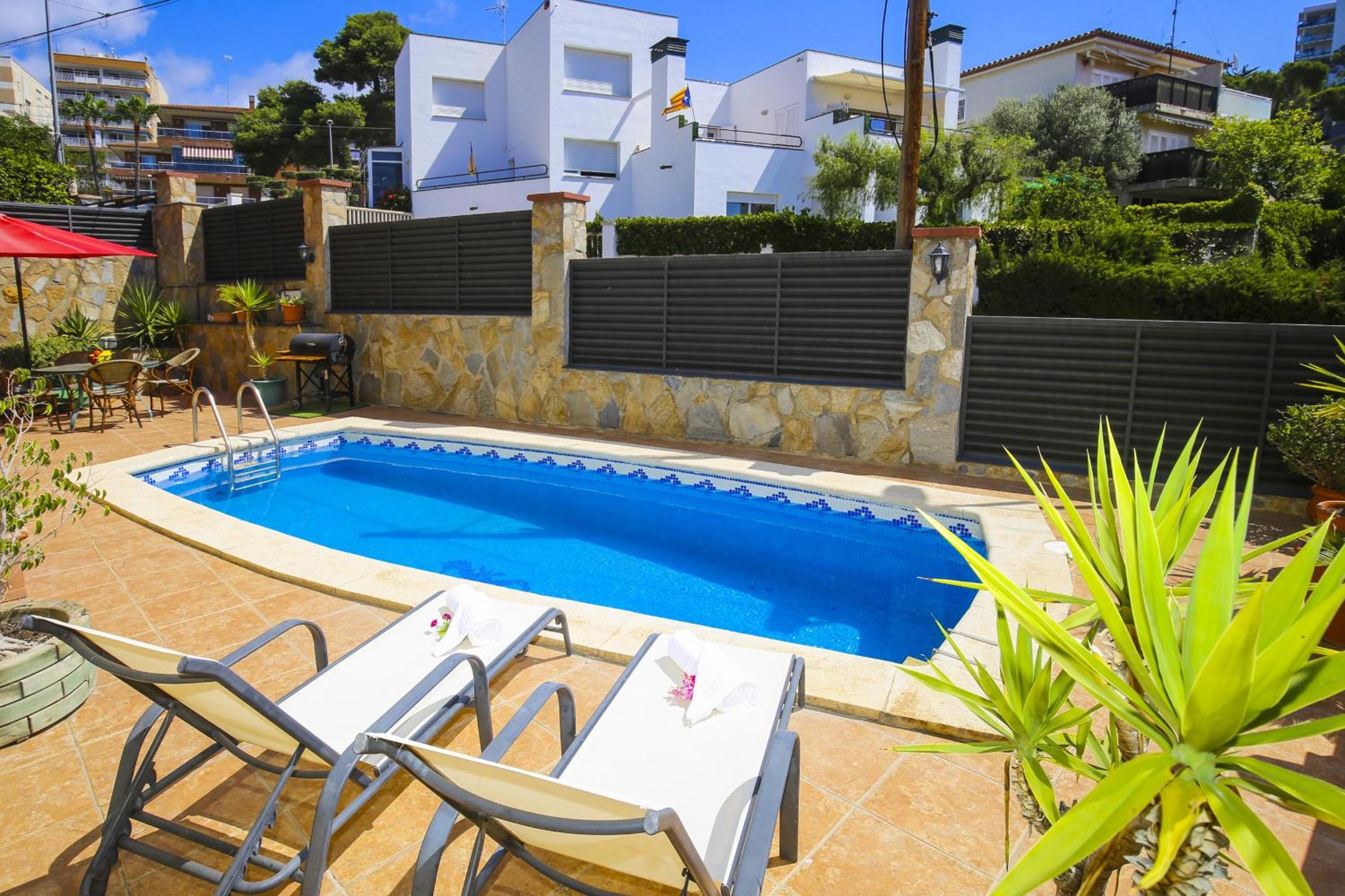 Pins Villa Planet Costa Dorada
