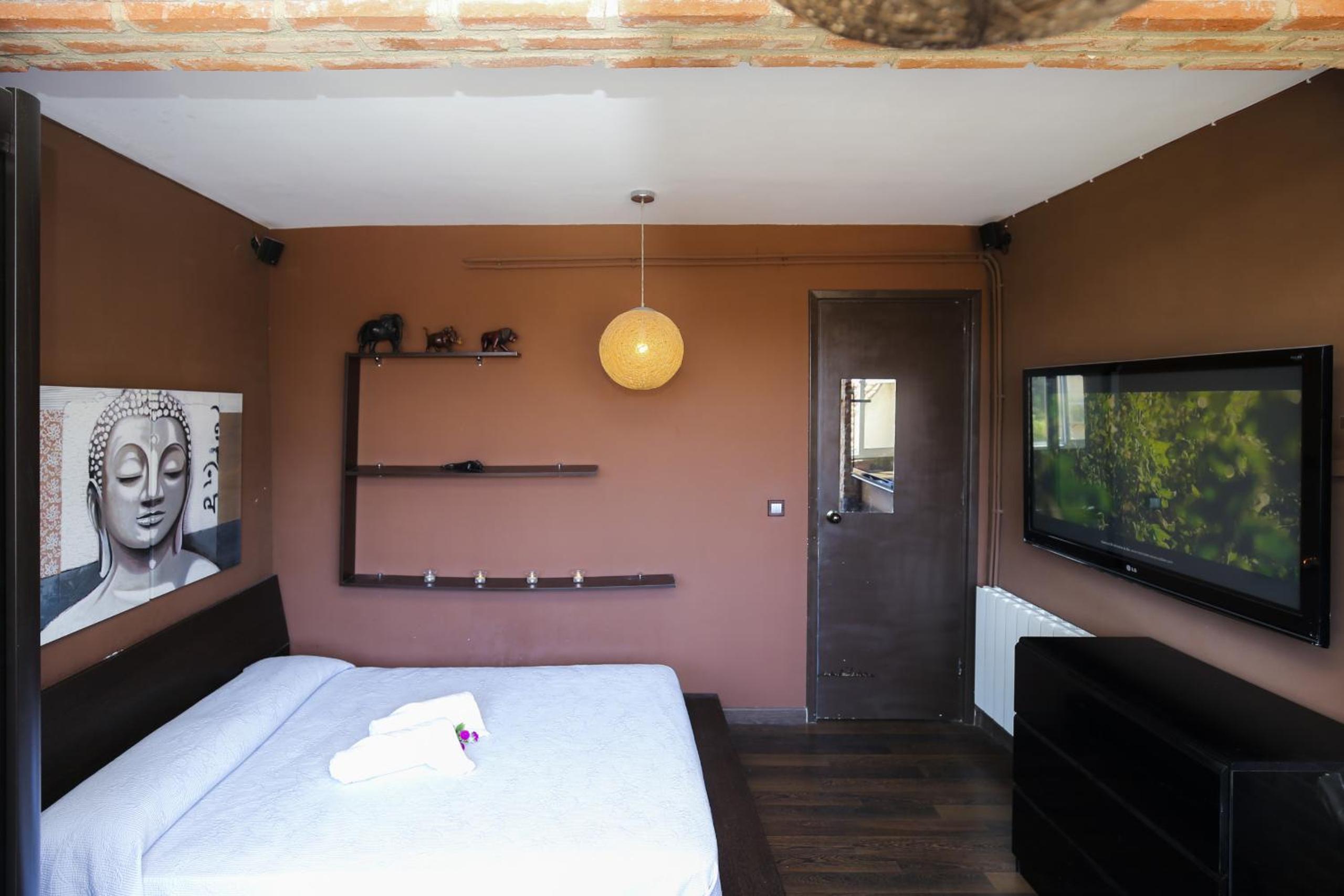 Pins Villa Planet Costa Dorada