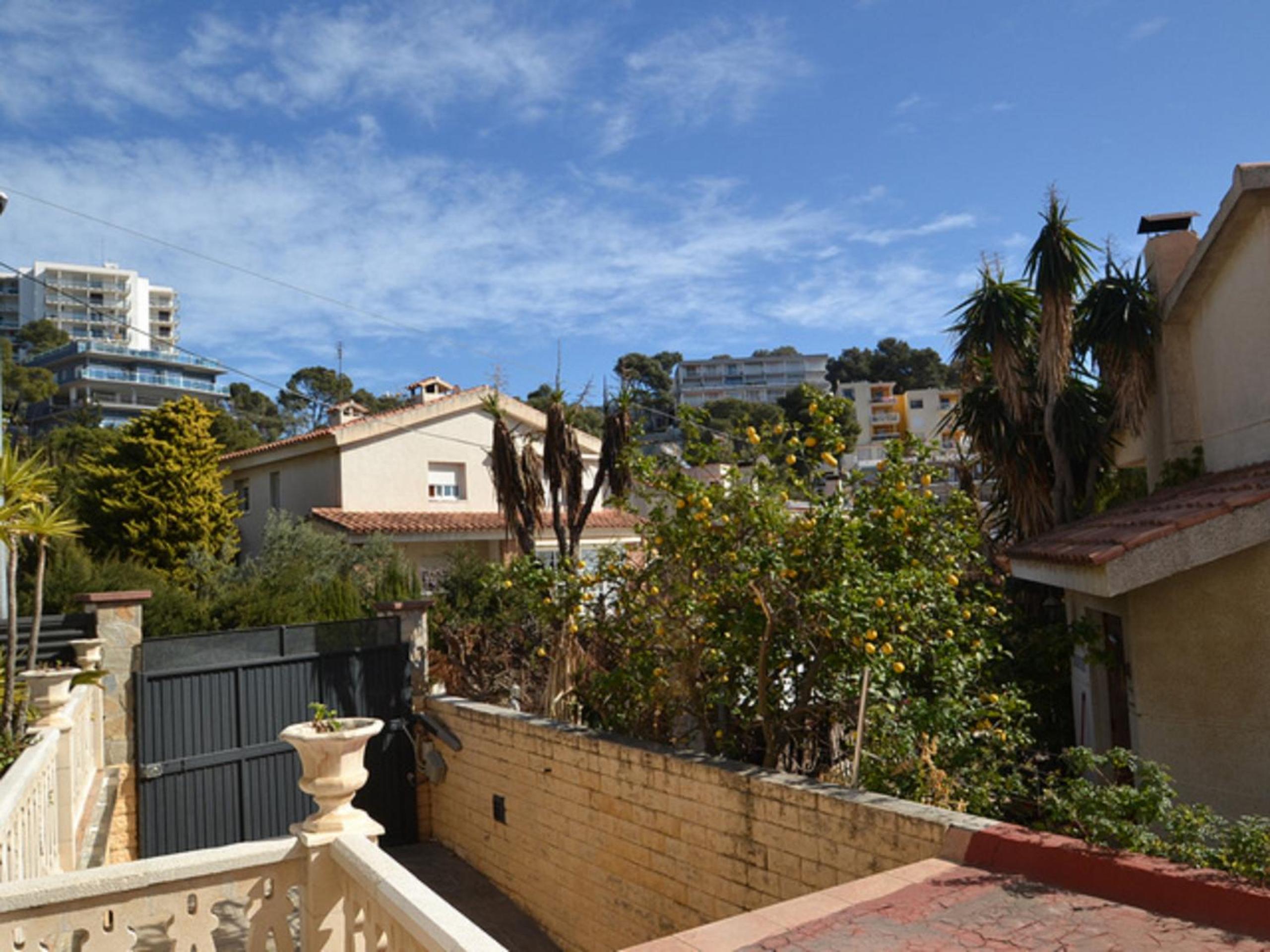 Pins Villa Planet Costa Dorada