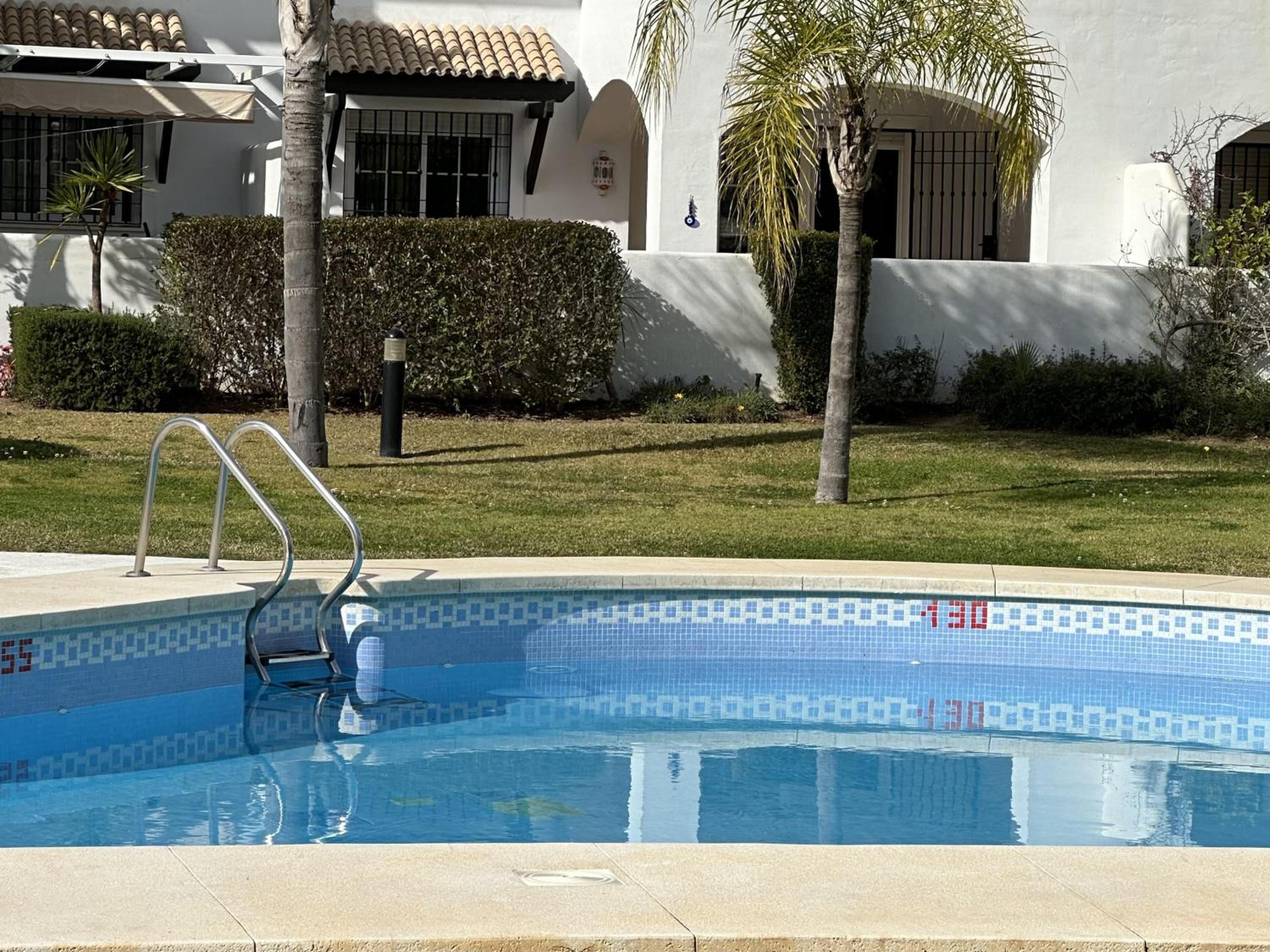 2 Bed-Sleeps 4-Private Patio-Pool-AirCon photo 5