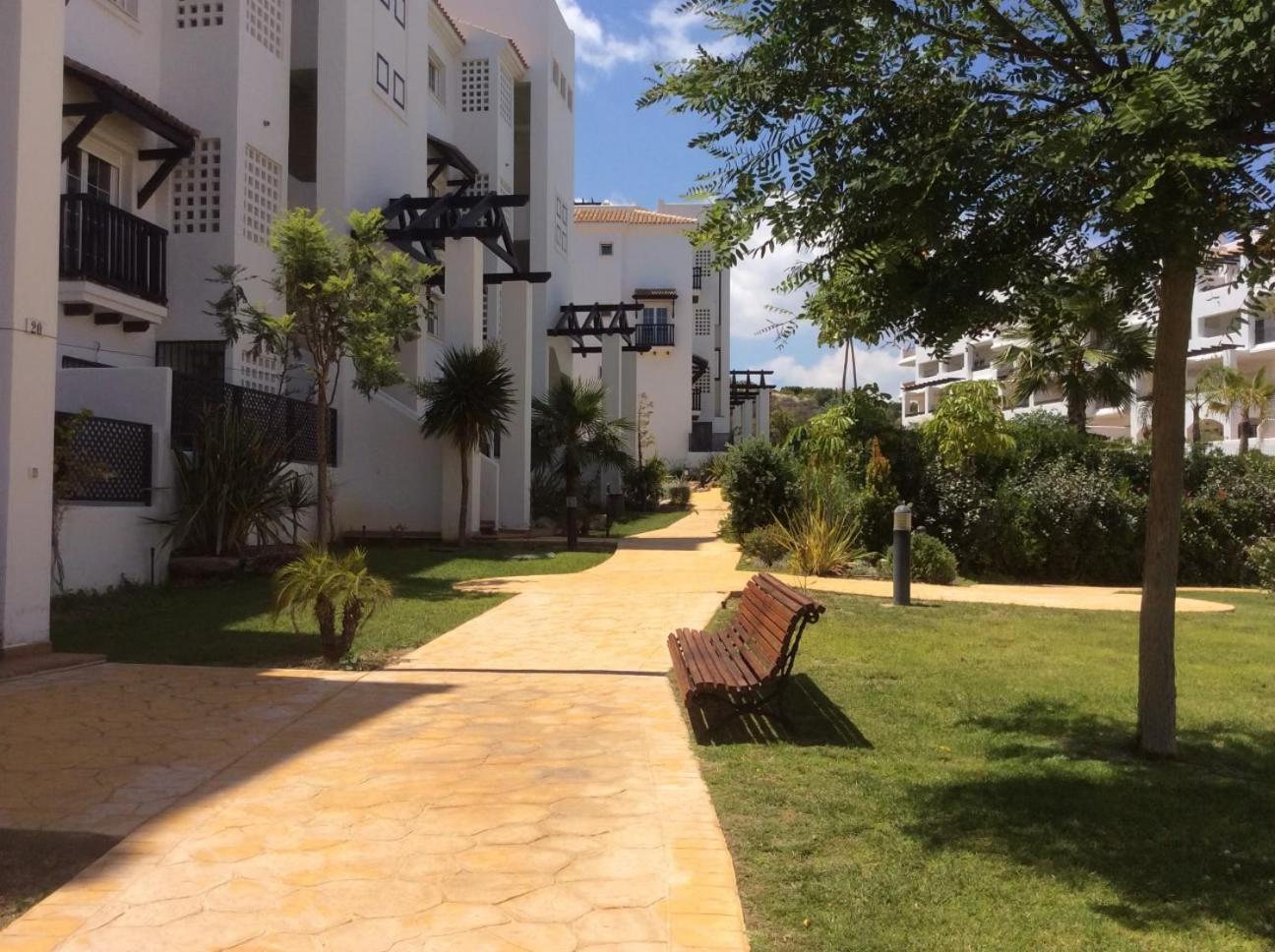 2 Bed-Sleeps 4-Private Patio-Pool-AirCon photo 2