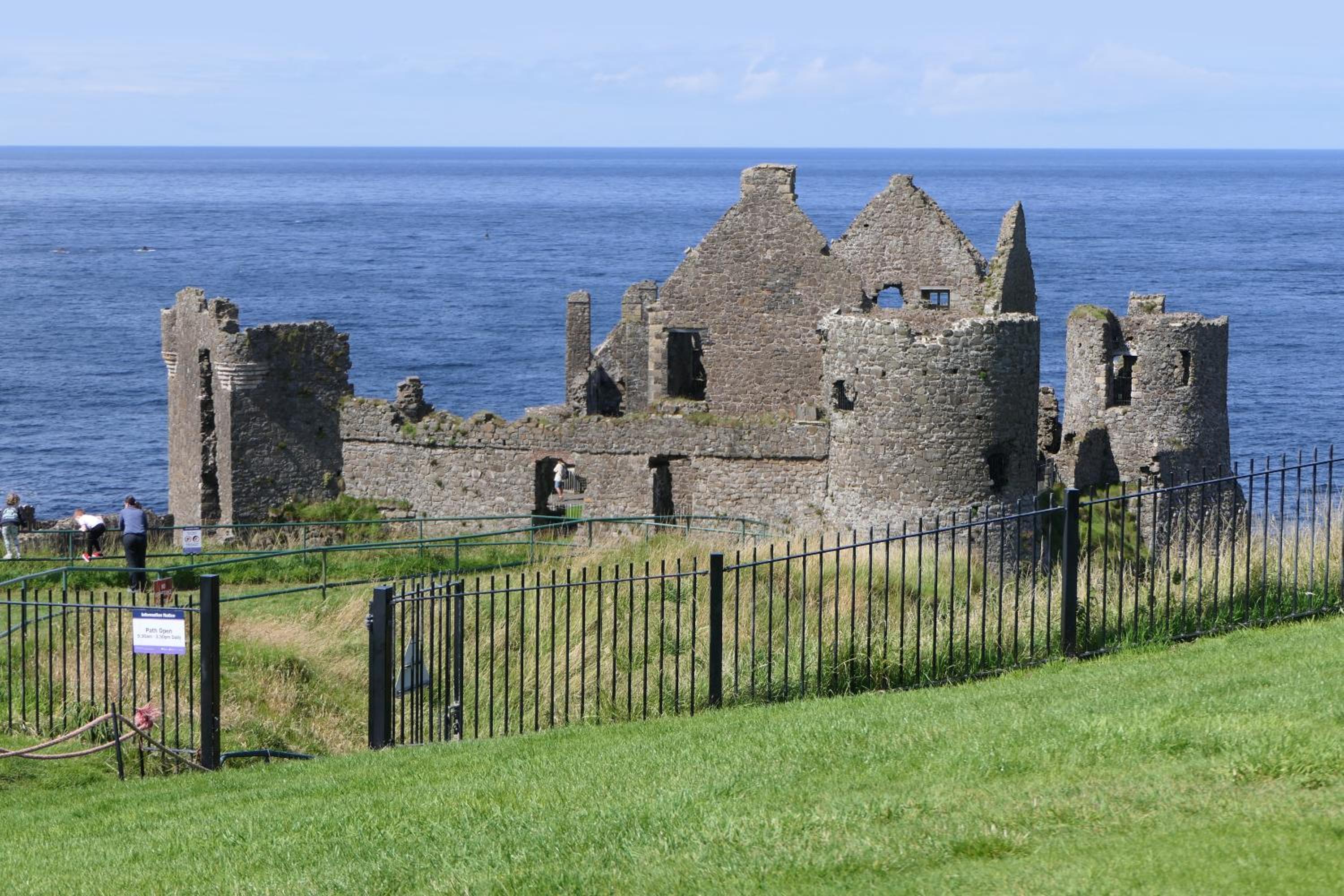 Dunnaglea Cottage, Ballintoy view 2