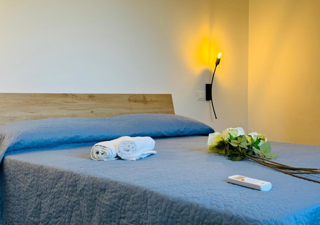 Rose Violet House en Noto — bedroom