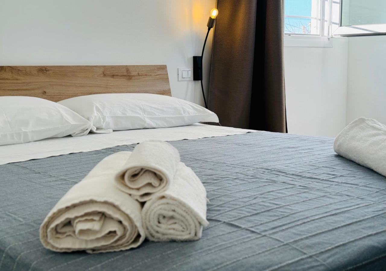 Rose Violet House en Noto — bedroom