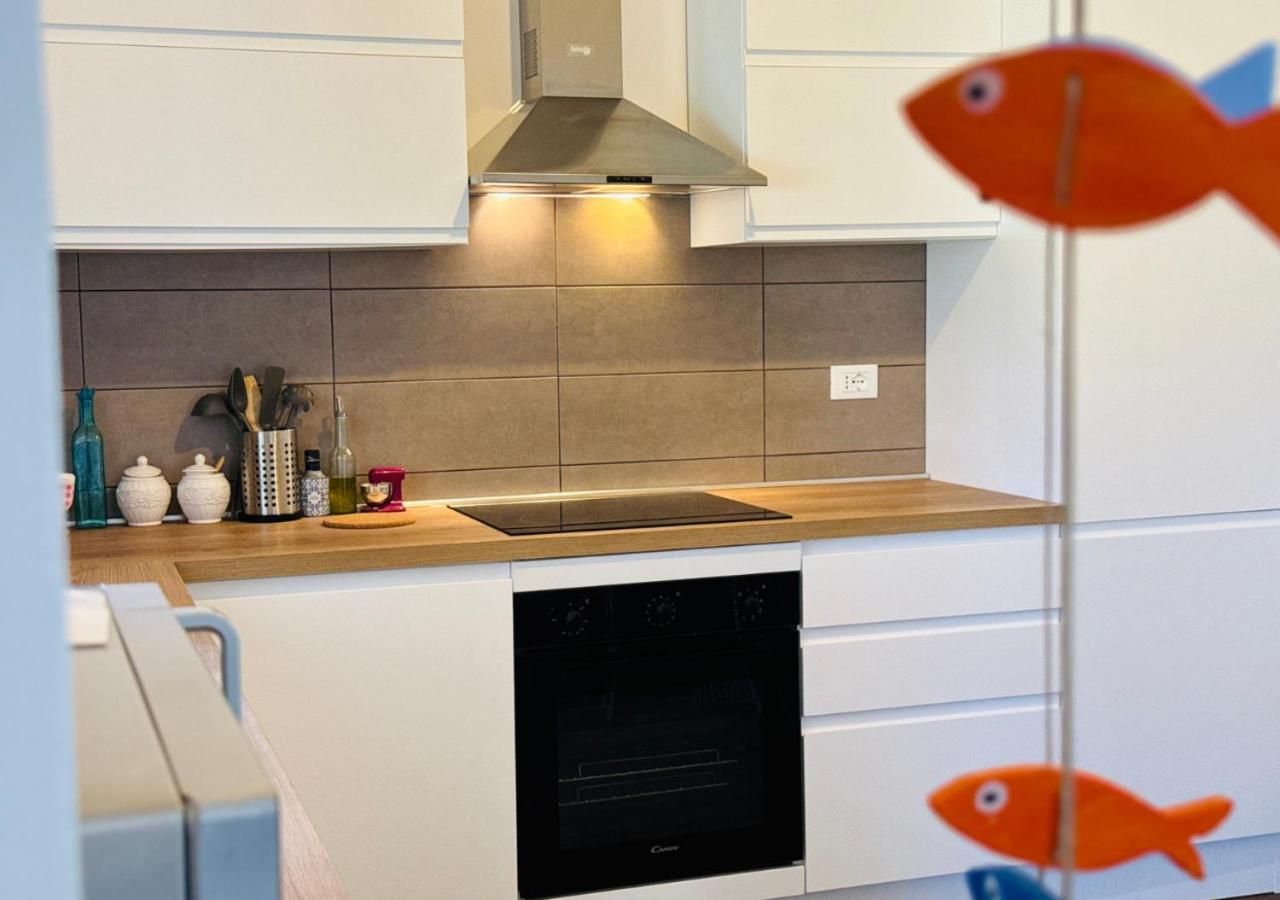 Rose Violet House en Noto — kitchen