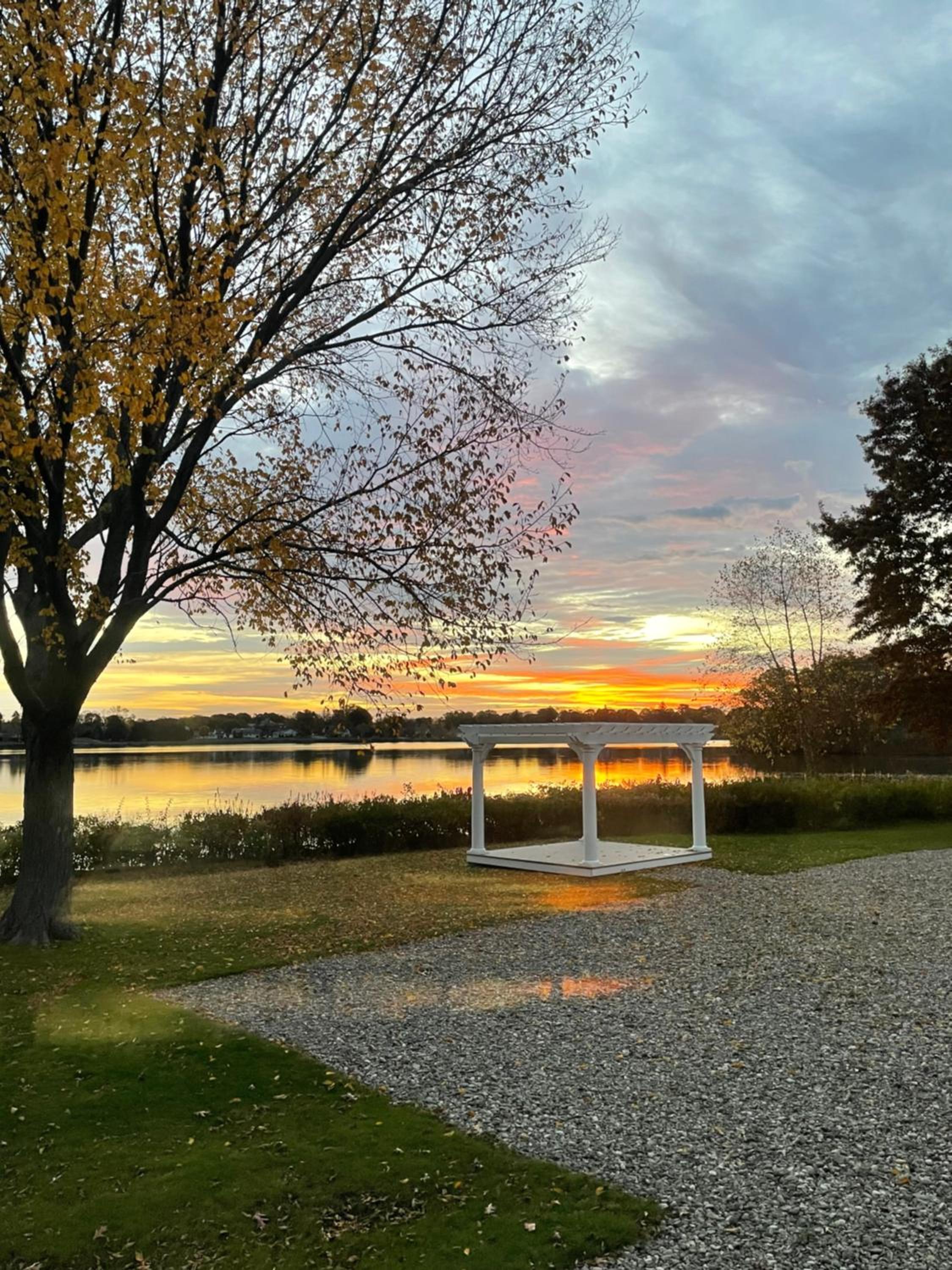 Boston Vacations - Lakeside Inn - Property Image 1