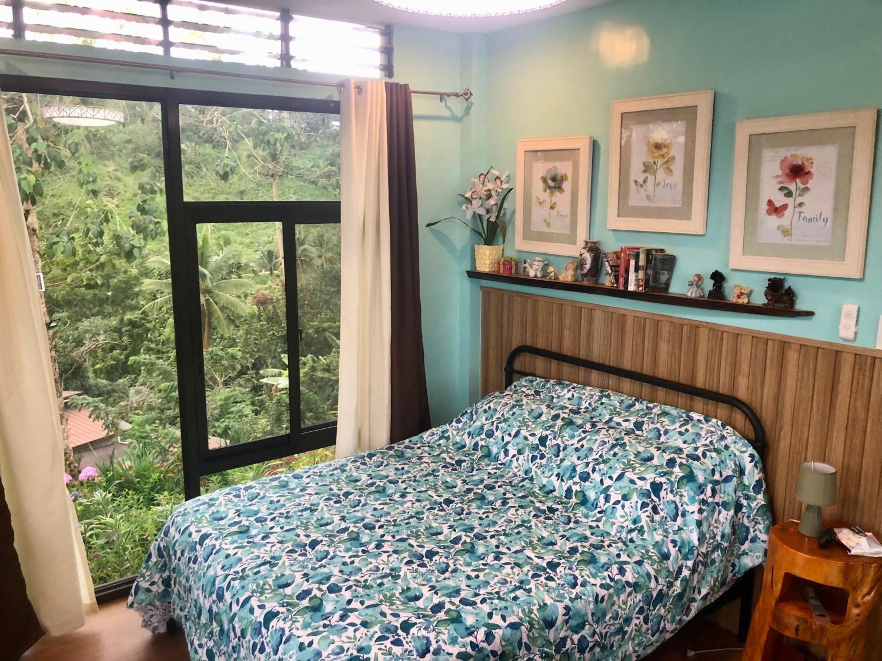 Anza Cabin at Threesome Cafe view 3