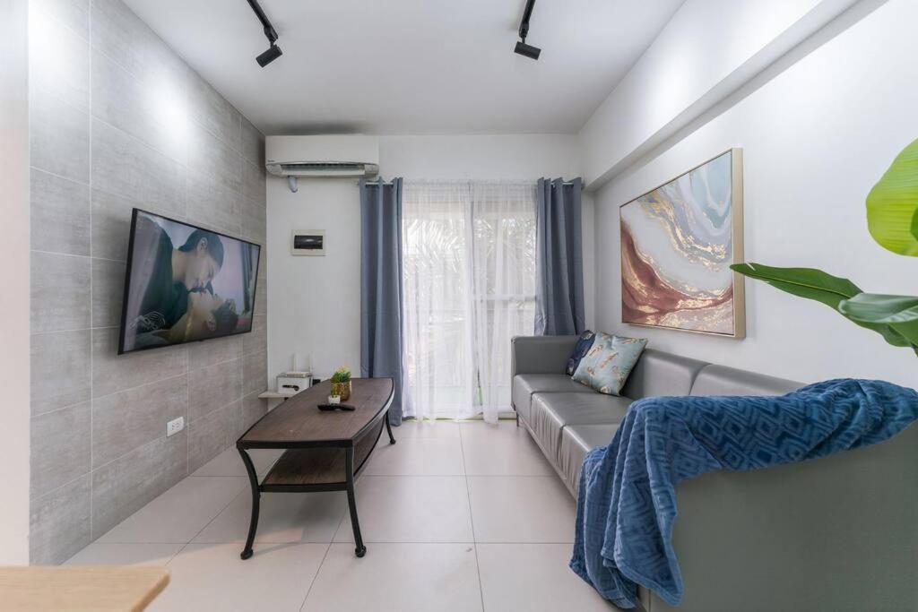 AIRPORT EXPRESS HOSTEL E-527, 2 Minutes to Airport,Fast Wifi, Free Netflix view 2