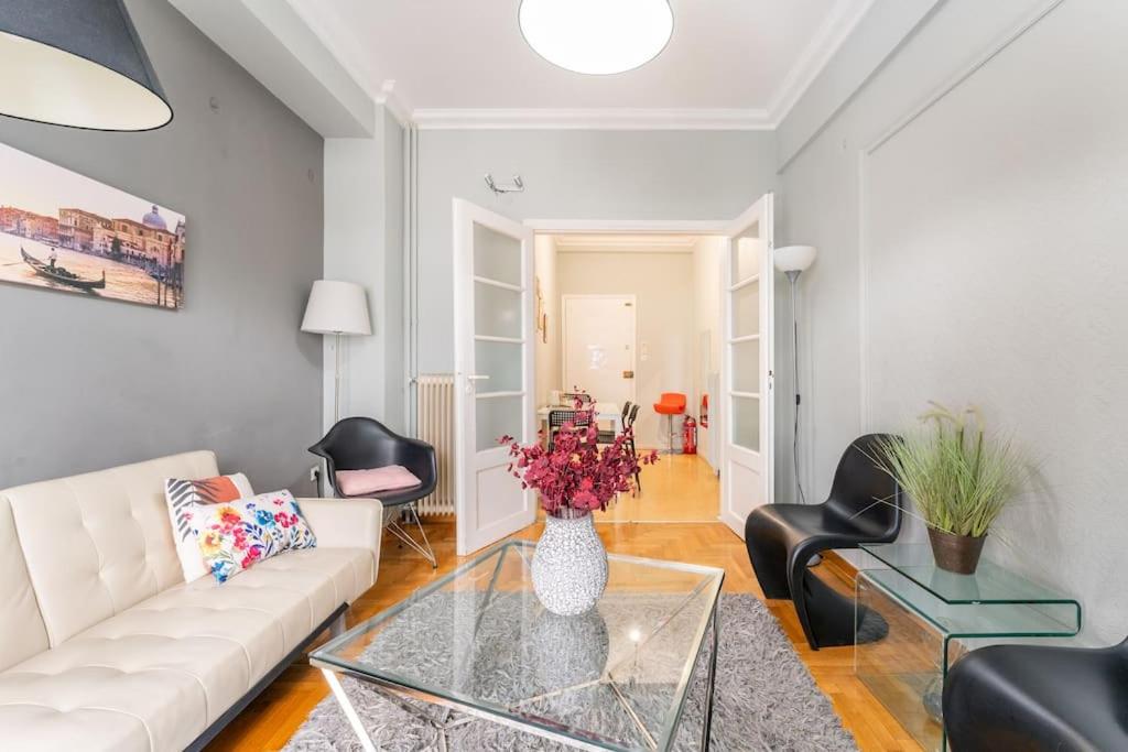 2BDR OlympianZeus Apt with Netflix