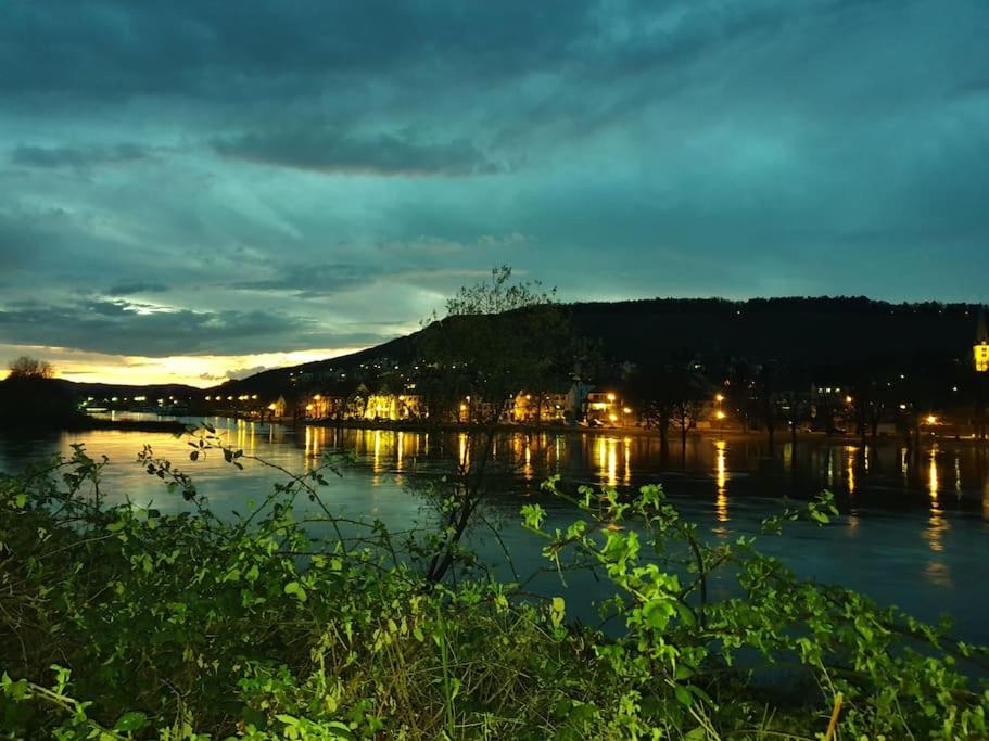 Elegant Apartment with Direct River View, Balcony and Parking in Bernkastel-Kues