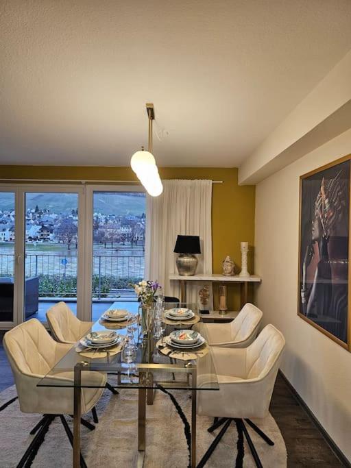 Elegant Apartment with Direct River View, Balcony and Parking in Bernkastel-Kues
