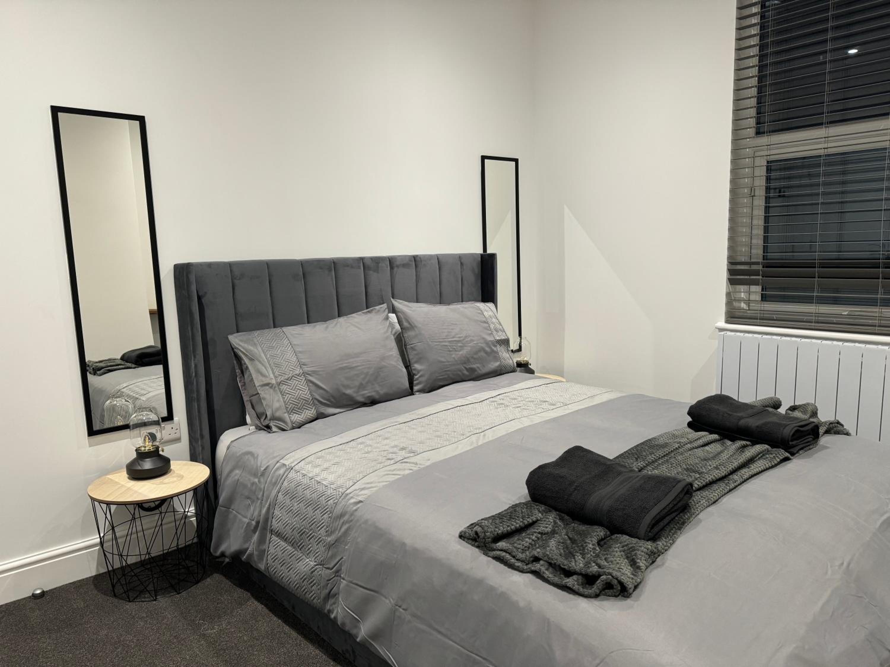 Broadway Beach Terrace with Private Hot Tub & free parking view 5