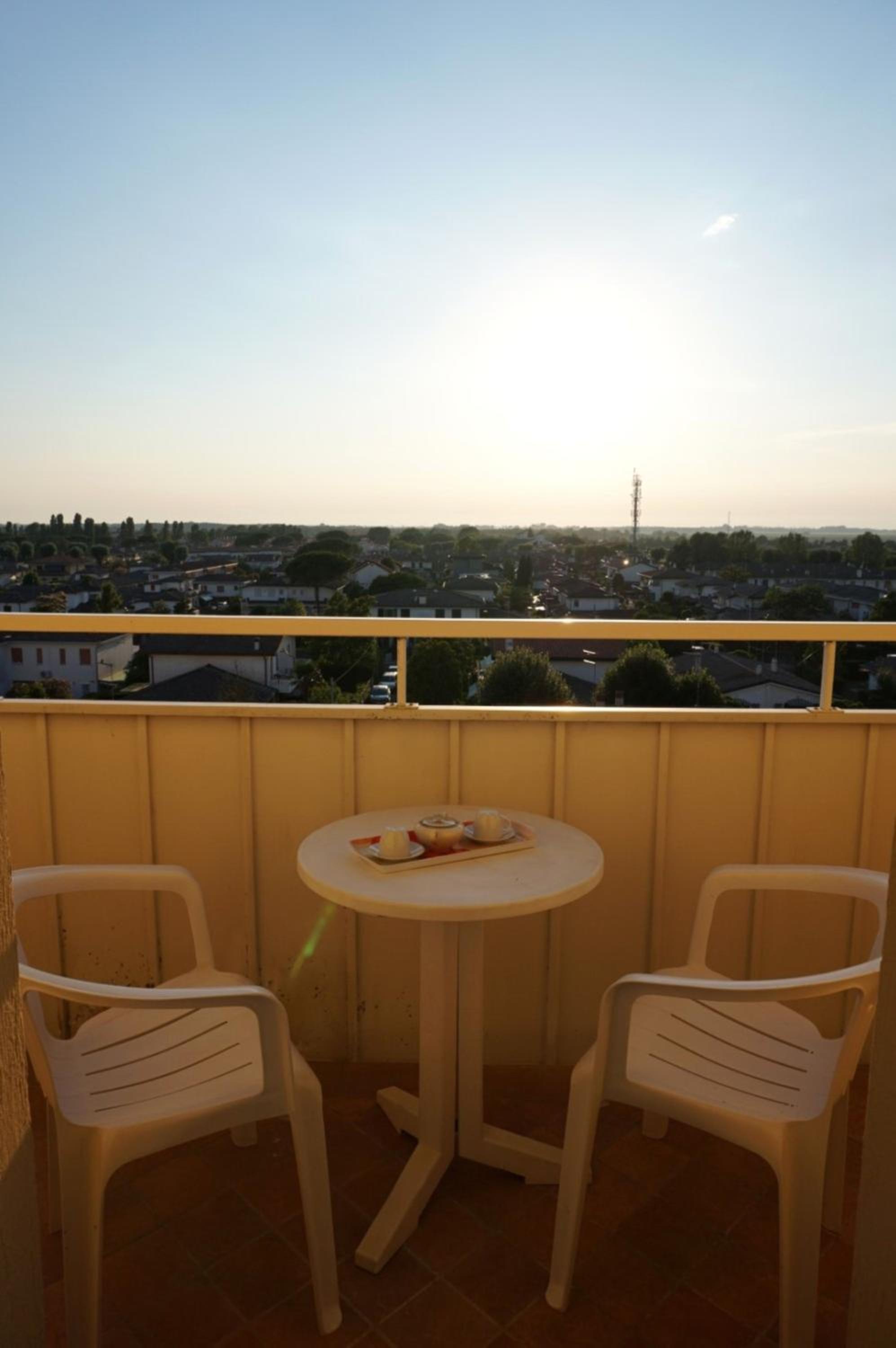 Comfy flat with balcony and shared pool - Beahost