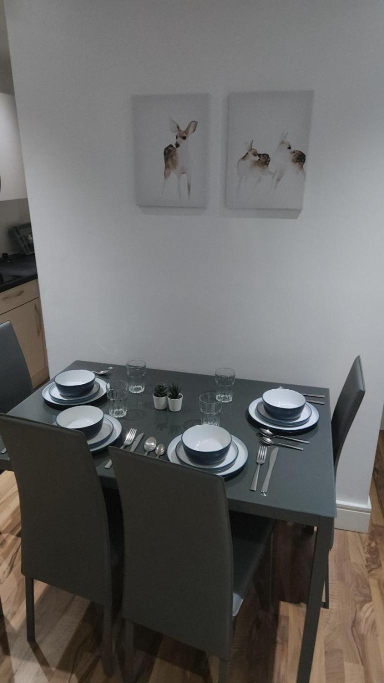 London Bermondsey 4 People Studio in the Center