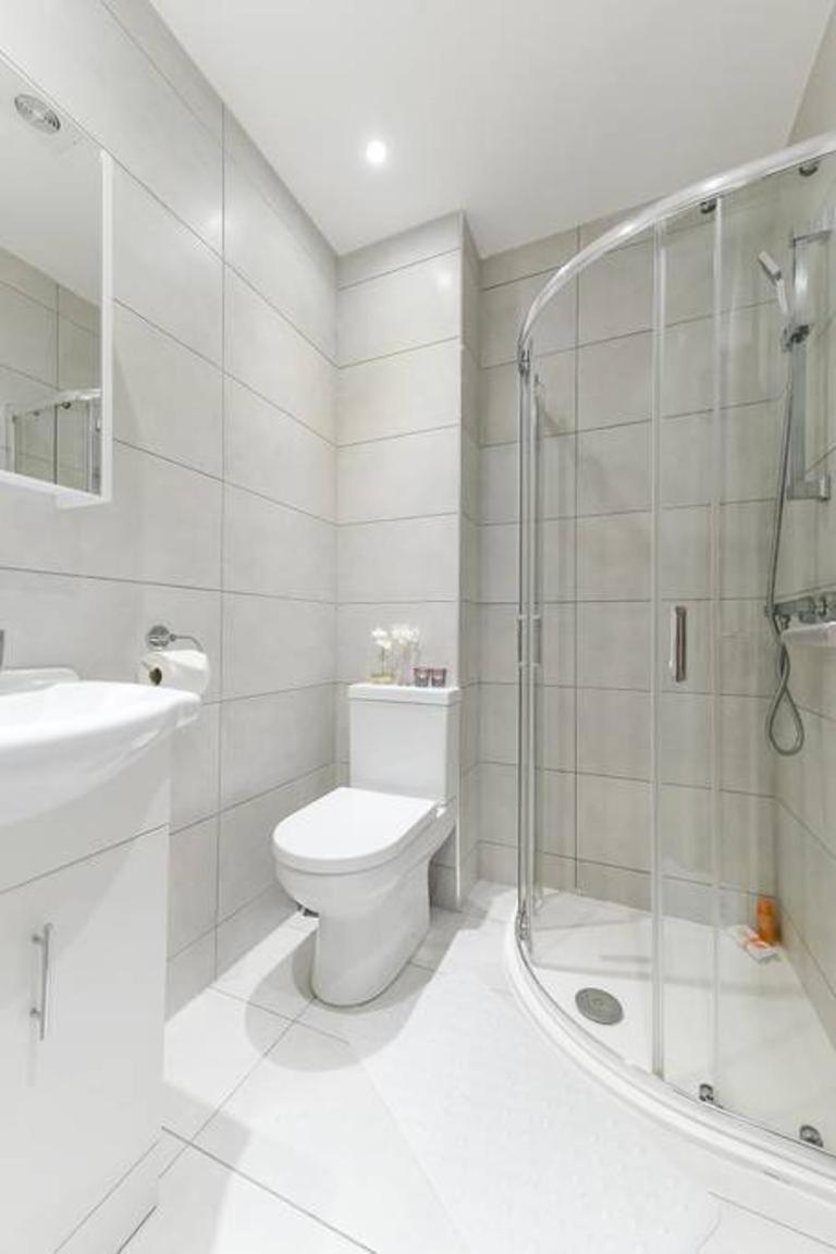 London Bermondsey 4 People Studio in the Center