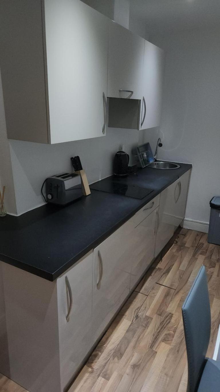 London Bermondsey 4 People Studio in the Center