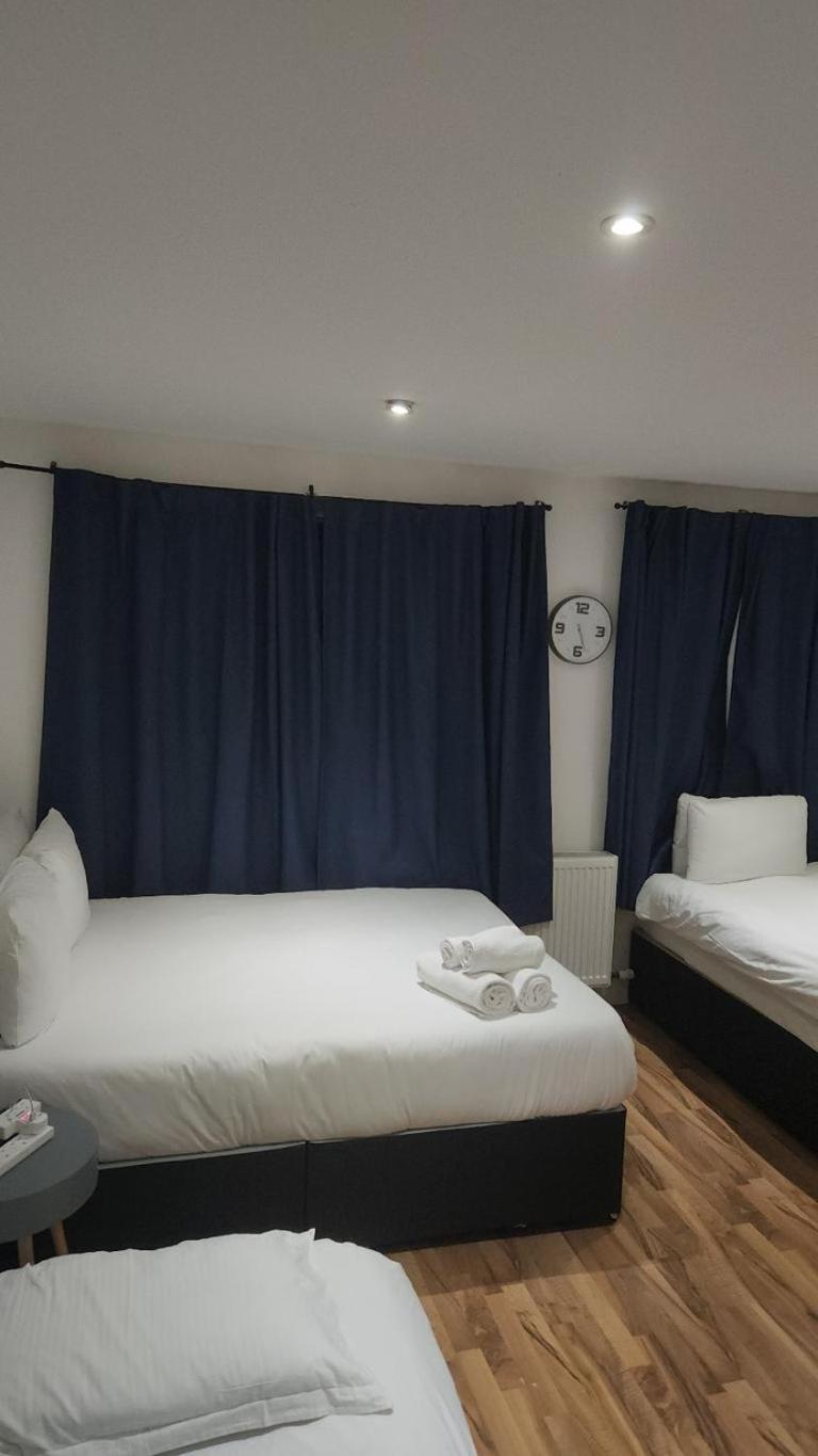 London Bermondsey 4 People Studio in the Center