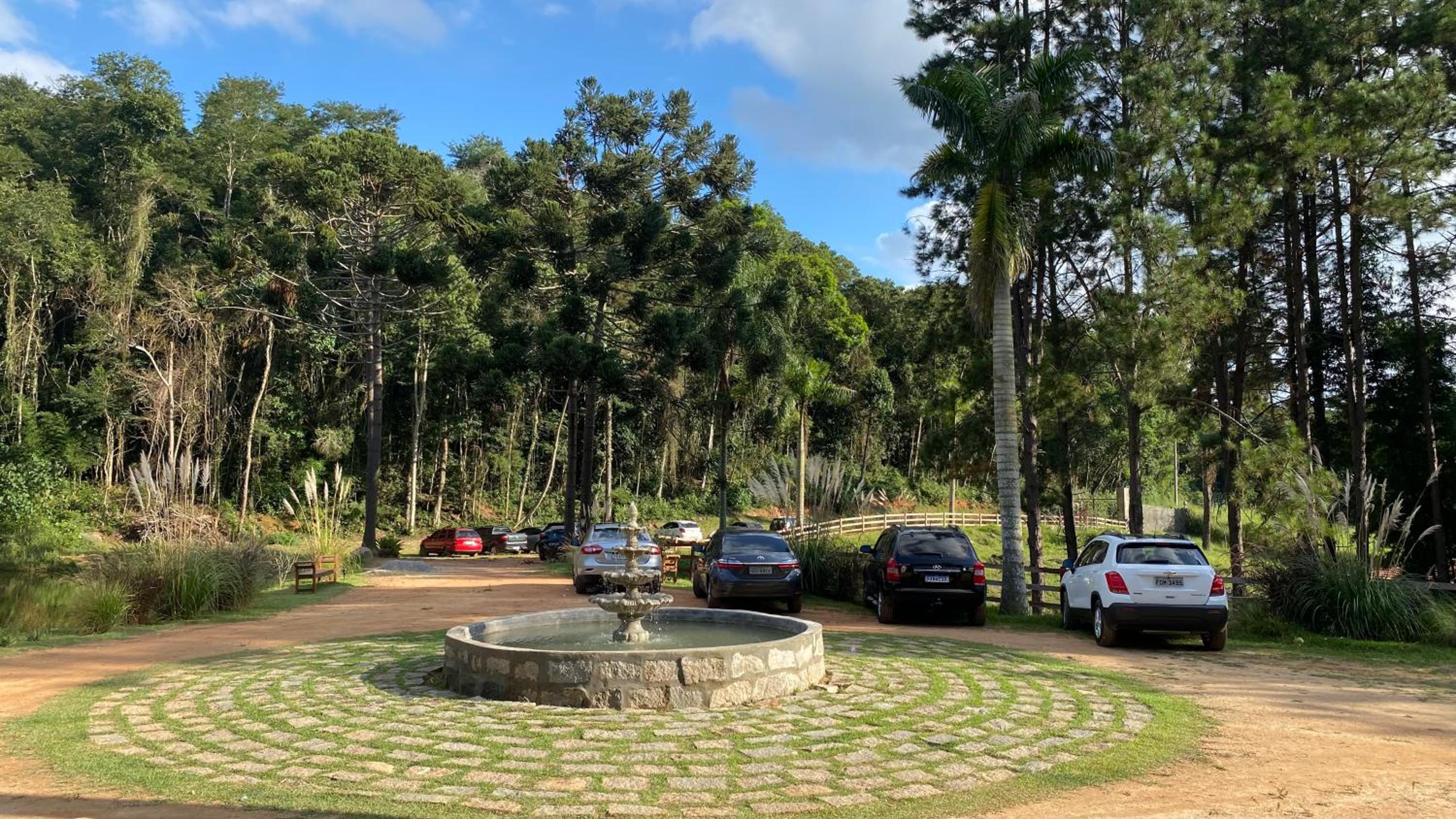 Charmosa Fazendinha Familiar (Fazenda Paraíso)