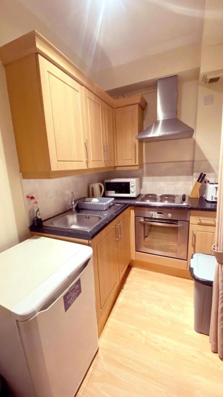 London Chelsea Big 2 People Studio Apartment