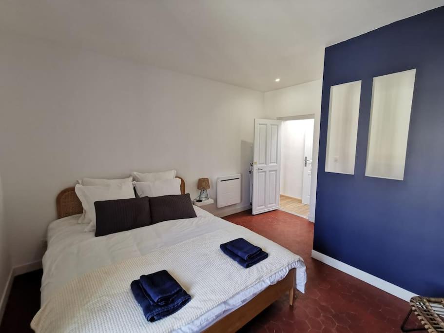 Soleil poudré appartement 1 chambre, pièce de vie climatisée, parking, terrasse
