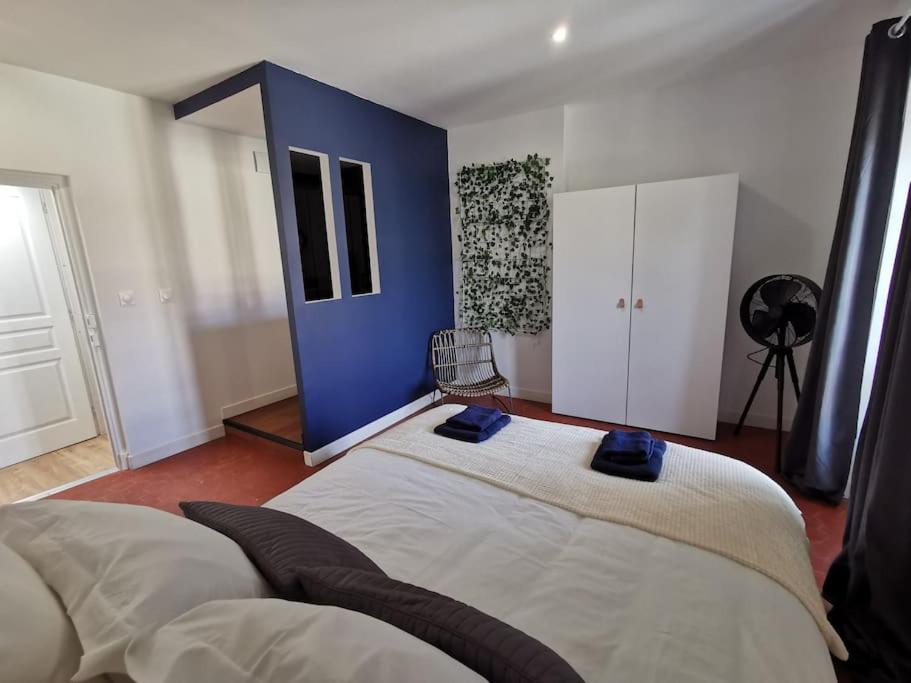 Soleil poudré appartement 1 chambre, pièce de vie climatisée, parking, terrasse