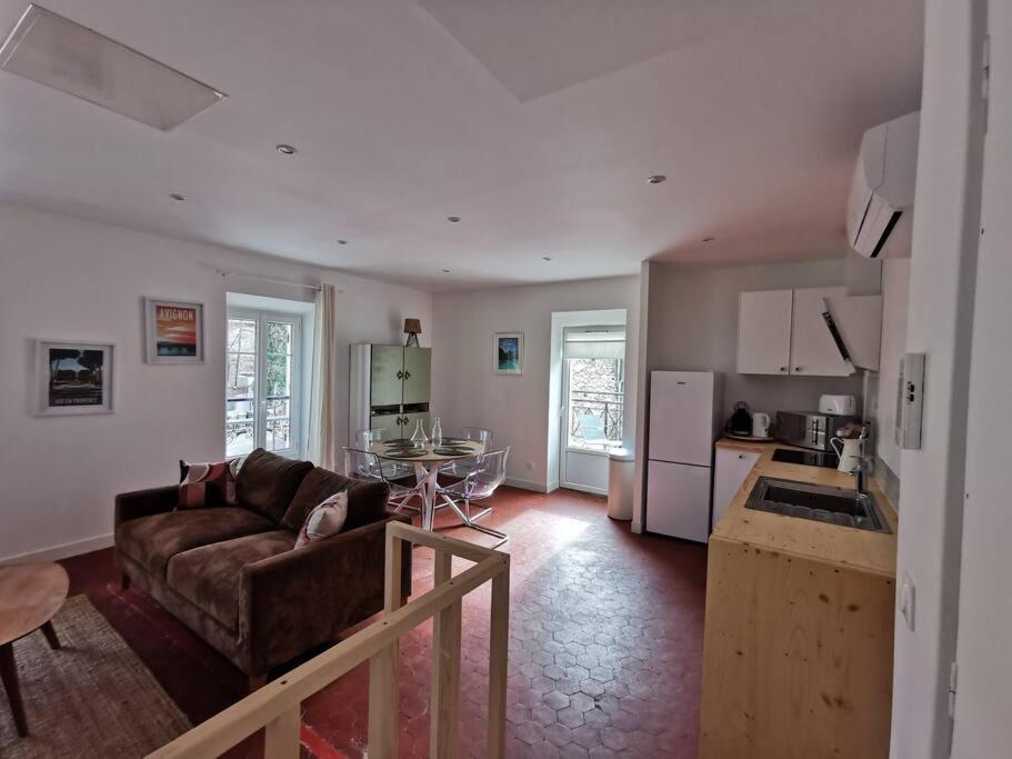 Soleil poudré appartement 1 chambre, pièce de vie climatisée, parking, terrasse