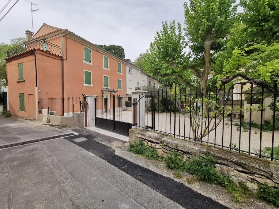 Soleil poudré appartement 1 chambre, pièce de vie climatisée, parking, terrasse