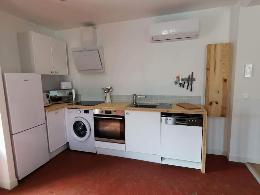 Soleil poudré appartement 1 chambre, pièce de vie climatisée, parking, terrasse