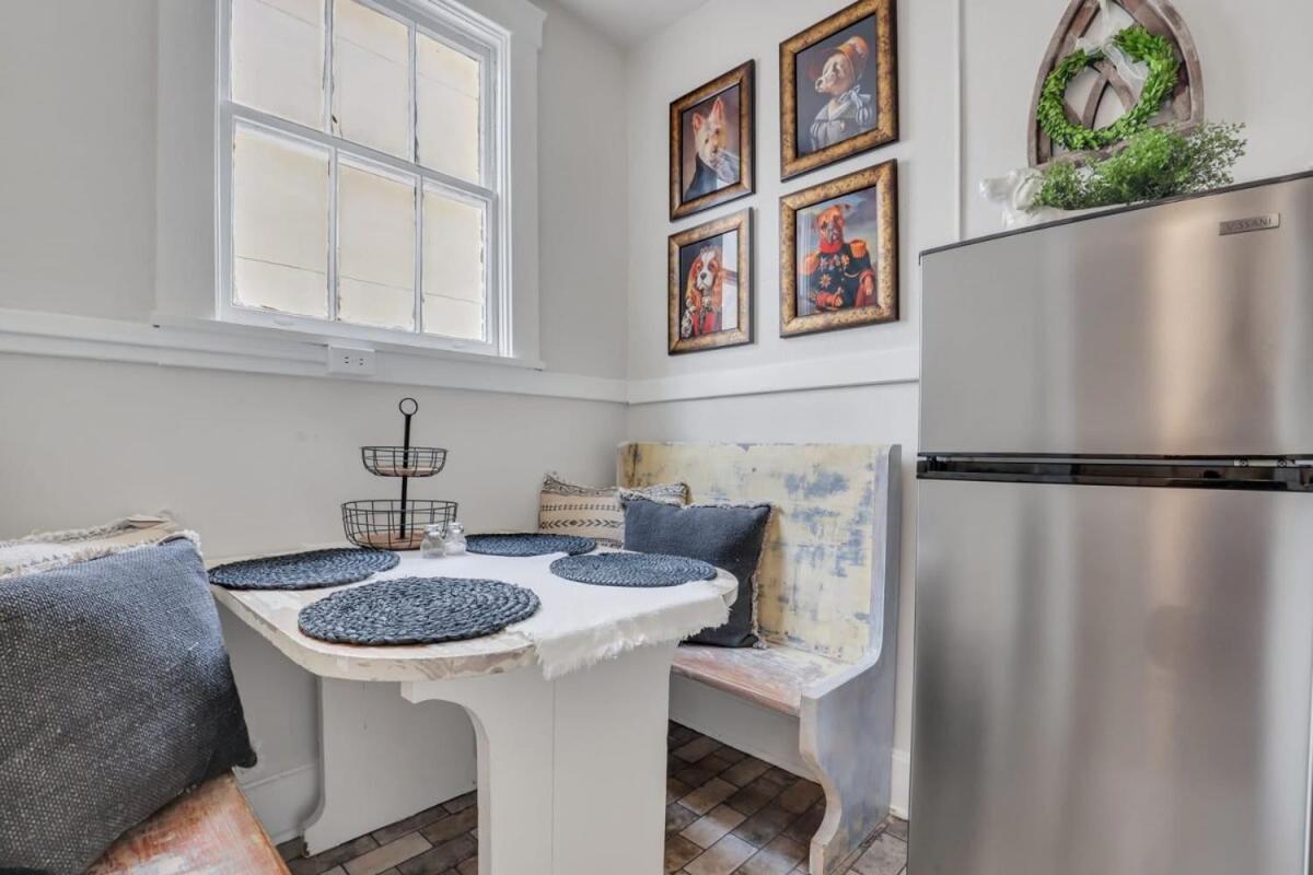 Southern Belle on Oglethorpe Square view 4