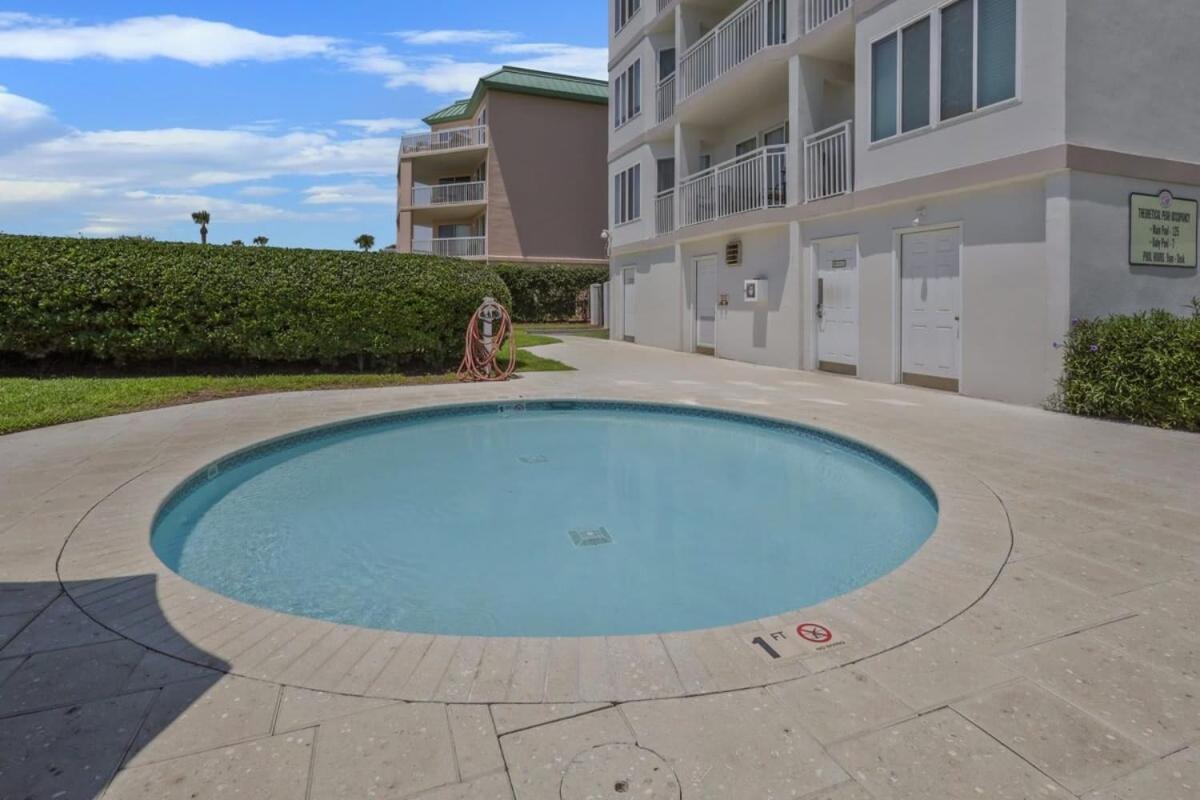 OCEAN VIEW-St Simons says Relax at The Beach Club