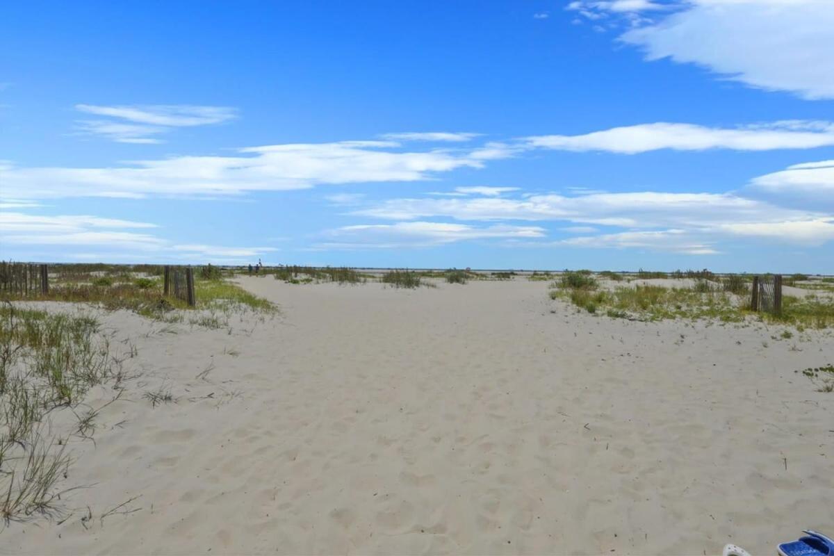 OCEAN VIEW-St Simons says Relax at The Beach Club