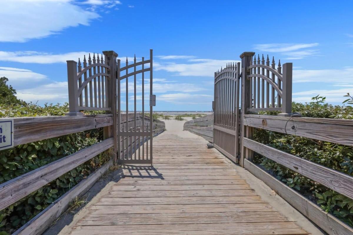 OCEAN VIEW-St Simons says Relax at The Beach Club