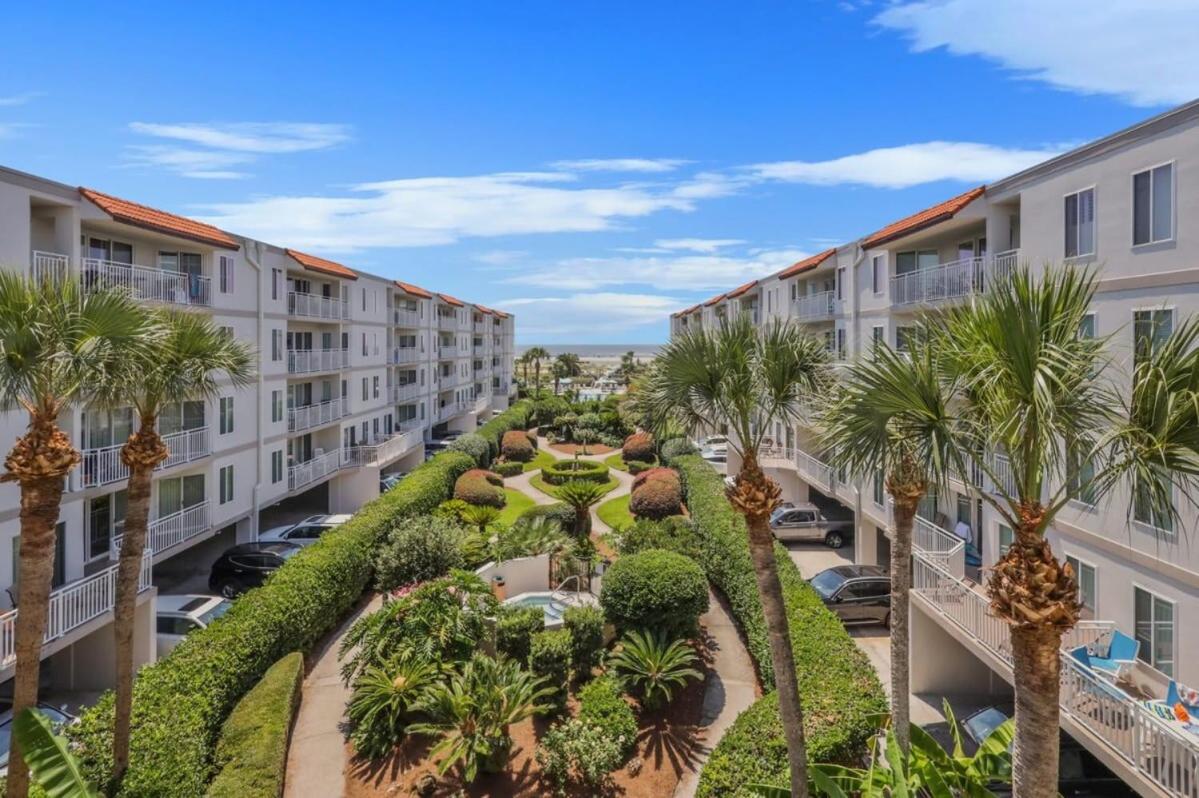 OCEAN VIEW-St Simons says Relax at The Beach Club