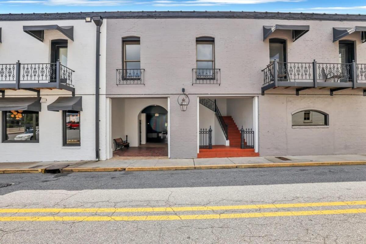 Eagle's Nest - Spacious Loft Downtown - Near GSU view 3