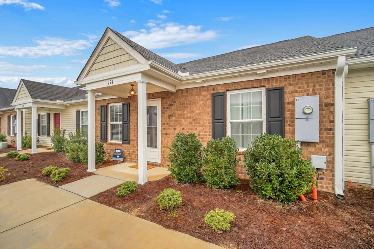 GATA Suite - Quiet neighborhood 10 minutes to GSU view 2