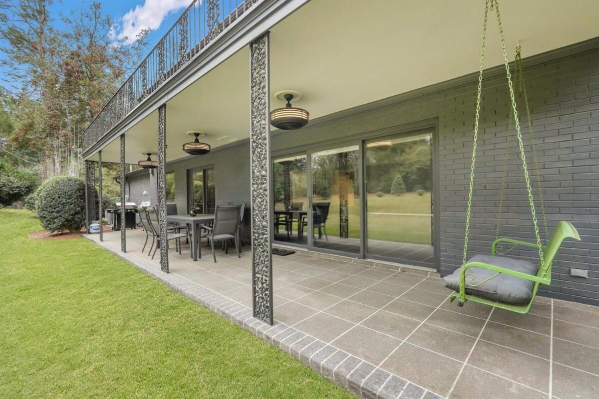 The Grey - Large Eclectic and Quiet Home view 4